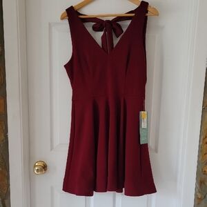 B. Smart Elegant Burgundy Sleeveless Cocktail Dress New With Tags Size 11